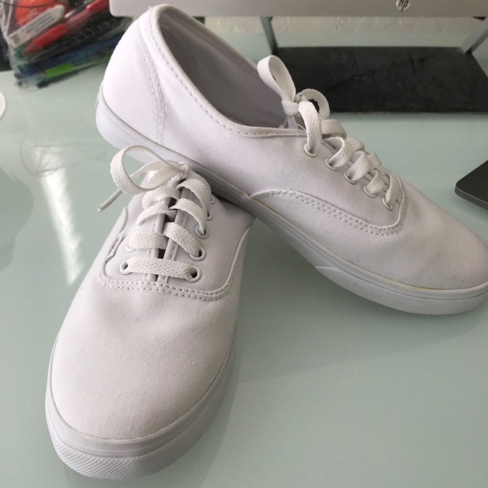 VANS Brand New White Authentic Lo shoes women 9